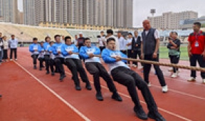 集團(tuán)公司拔河隊(duì)在市職工運(yùn)動(dòng)會(huì)上奪冠