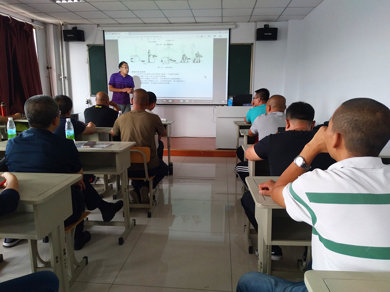 1517536877175096.jpg 機(jī)修工_副本.jpg