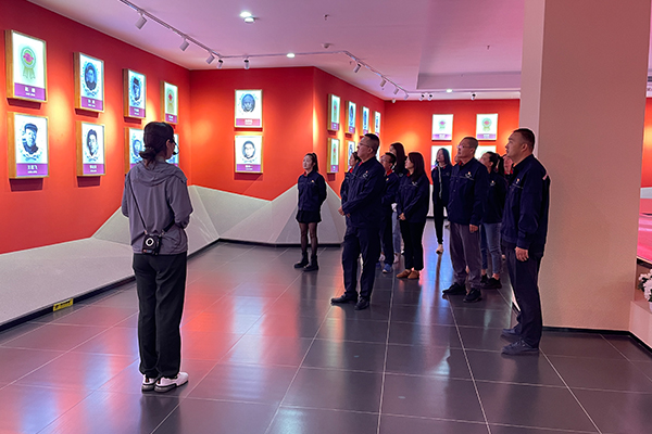 1706065034132968.jpg 1公司機關(guān)黨組織在大青山紅色文化公園開展主題黨日活動.jpg